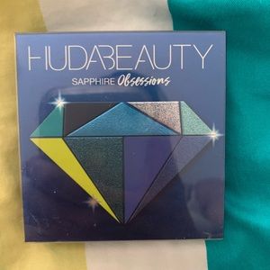 Huss beauty eyeshadow palette